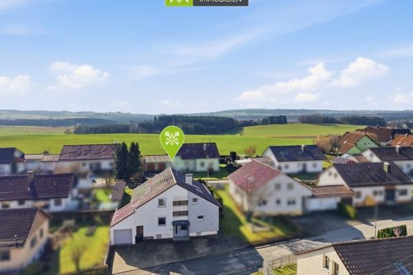 360° | Sofort bezugsfreies Zweifamilienhaus auf großzügigem Grundstück bei Bad Wurzach!