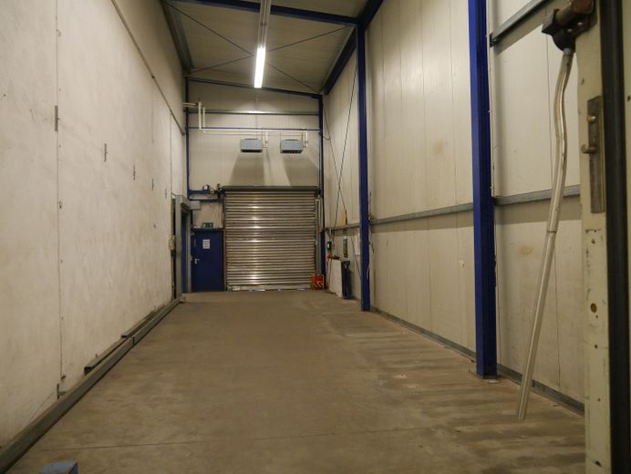 Verkaufshalle / Lagerhalle mit Büroräumen in zentraler Lage von Deutschland – Foto 9