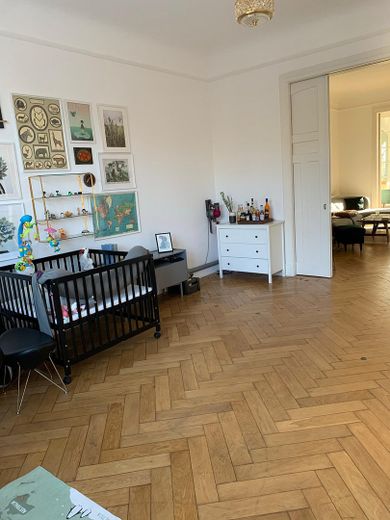 Wohnzimmer zur Strasse