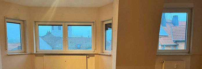 Well-designed 4-room apartment in Schöneck – owner-occupied or investment with a return of over 5%! – Wohnzimmer