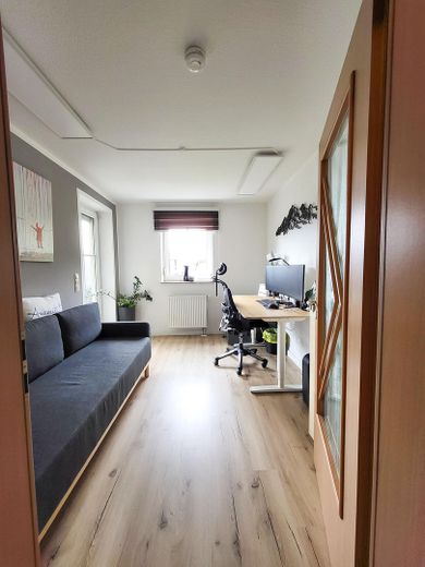 Büro / Kinderzimmer unten