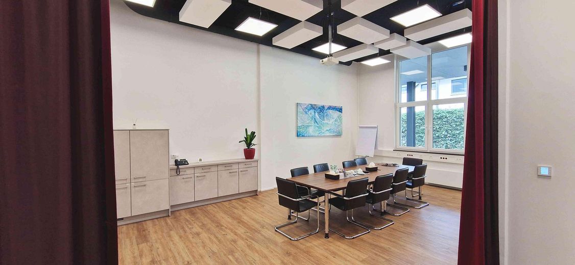 Moderne Co-Working Arbeitsplätze | Hürth-Gleuel nahe Autobahnkreuz Köln – Meetingsraum EG