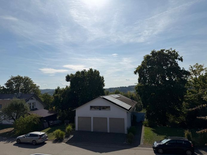 Attraktives bezugsfertiges Einfamilienhaus mit Doppelgarage – Aussicht Terrasse