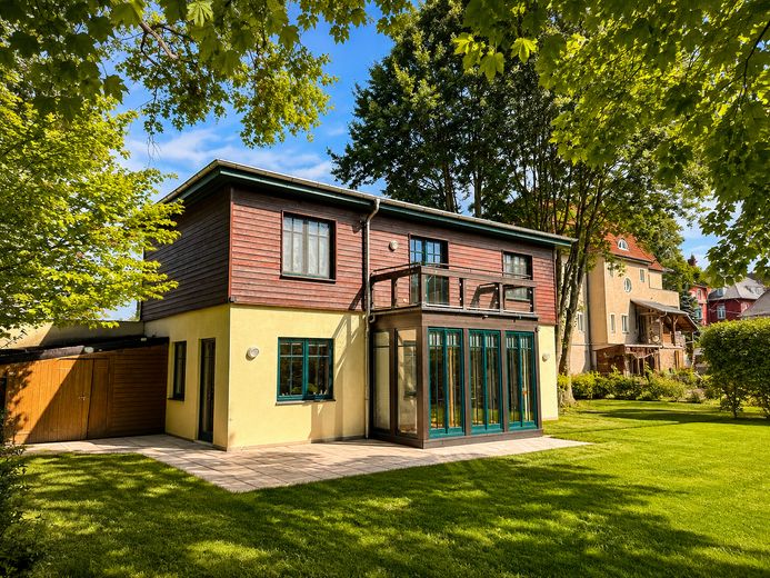 vivienda de ensueño en un entorno verde *Casa unifamiliar en Klotzsche* – Hausansicht Terrasse