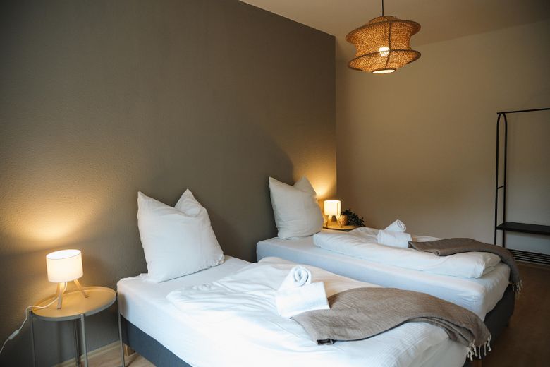 Schlafzimmer 2 / Bedroom 2