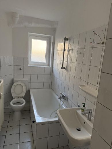 2-Zimmerwohnung mit Balkon – Bad