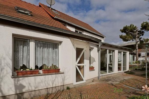 (EF0611_M) Erfurt: Mittelhausen, kış bahçeli, 2 kat üzerinde geniş mobilyalı yarı müstakil ev, sakin iç avlu