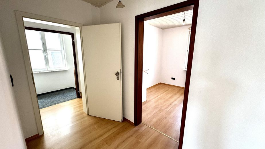 Erstbezug nach Sanierung | Helle 3,5-Zimmer-Wohnung in bester Innenstadtlage – Eingangsbereich