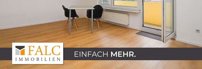Blick Wohnzimmer zum Balkon rechts