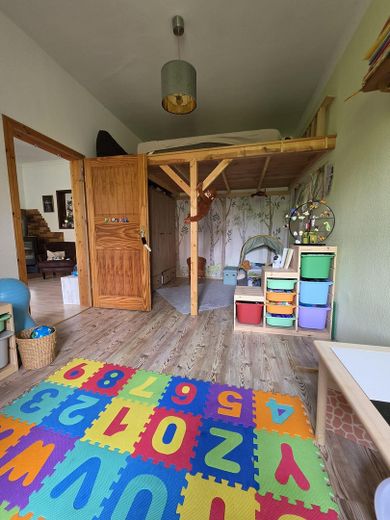 Maisonette-Wohnung mit Balkon zum Innenhof – Zimmer unten