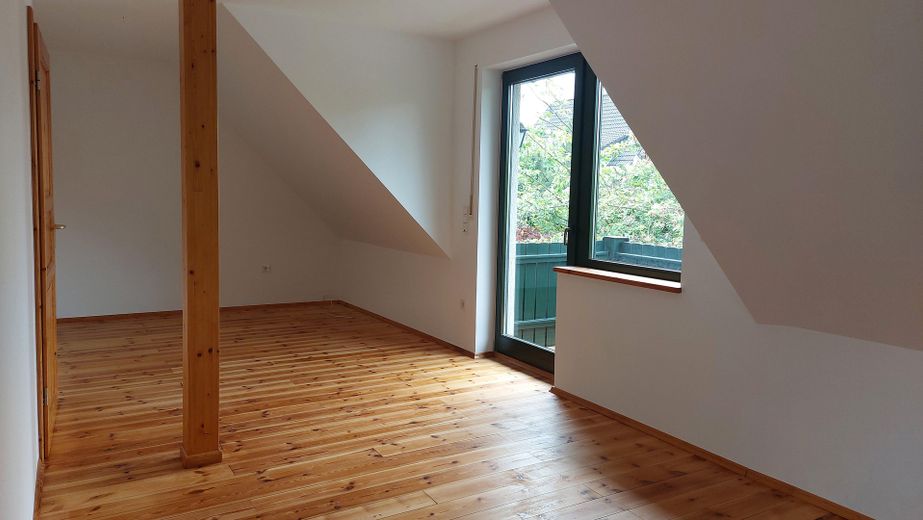 Schöne Doppelhaushälfte in Kürten-Biesfeld mit Garten – Raum 1 OG mit Balkon