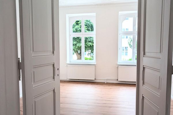 Stilvoll renovierter Altbau - Einzigartige 4-Raumwohnung bezugsfertig in der Greifswalder Innenstadt