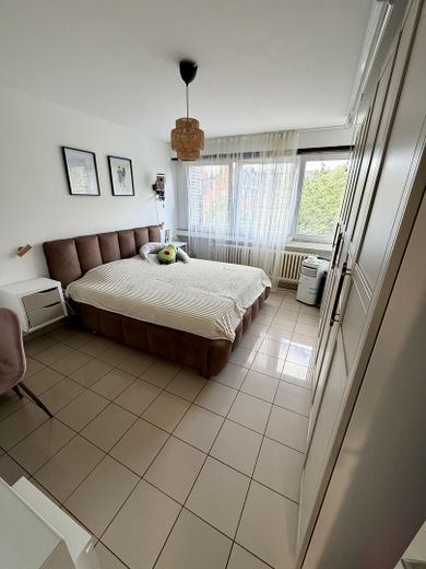 Gut geschnittene 2-Zimmer-Wohnung mit Balkon & Einbauküche in zentraler Lage von Pulheim – Schlafzimmer