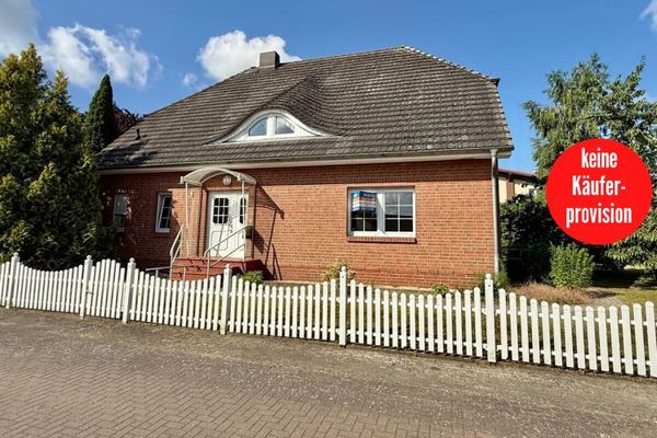 HORN IMMOBILIEN++ 2 km bis Neubrandenburg, großes Einfamilienhaus mit vielen Extras - Einliegerwohnung möglich