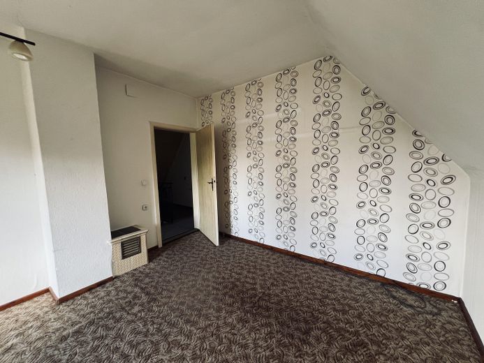 Budynek mieszkalny – Zimmer OG mit Warmluftschacht