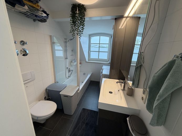 Apartamento elegante sin comisión Bad Endorf/ 3 hab., ascensor, plaza de aparcamiento – Foto 16