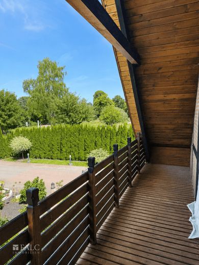 ***Großzügiges Einfamilienhaus mit Außenfachwerk und traumhaftem Garten*** – Balkon