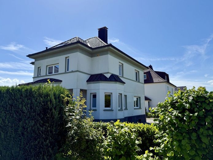 Fröndenberg-Dellwig: Exklusives Zweifamilienhaus - Naturverbundenes Wohnen nahe der Ruhr-Auen! – Ansicht Wohnhaus