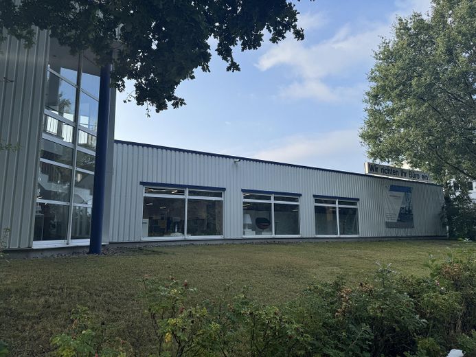 Top Gewerbeimmobilie in Isernhagen – Hausansicht