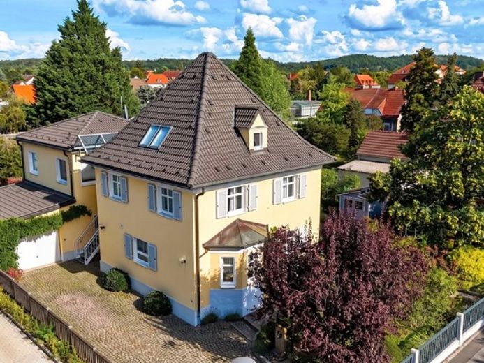Attraente casa unifamiliare, 305 m² di superficie abitabile, 9 locali, cucina componibile, garage, giardino d’inverno ***SENZA PROVVIGIONE*** – Foto 1