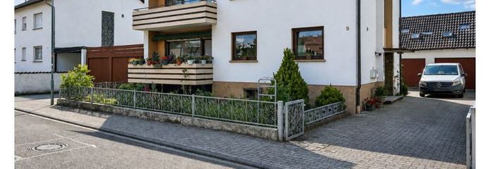 Renditestarkes Dreifamilienhaus in Weiher – Vollvermietet mit vier Garagen