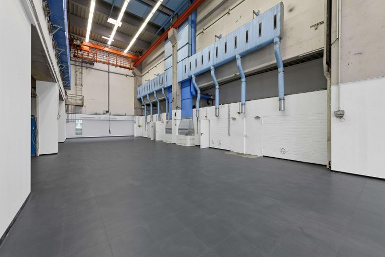 Moderne Halle ideal für Werkstatt oder Fahrzeugstellplätze – Halle