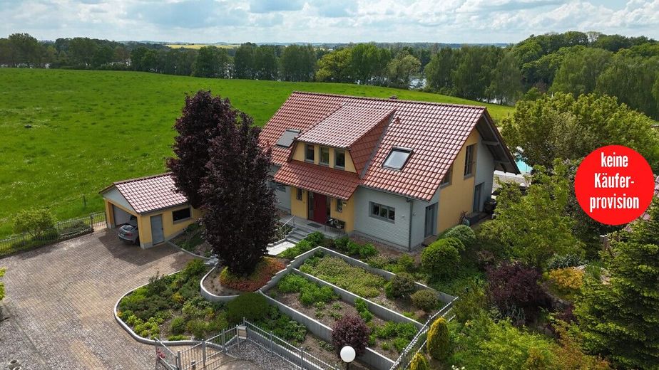 HORN IMMOBILIEN++ Penzlin, großes Einfamilienhaus mit Garage, Außenpool und vielen Extras – Einfamilienhaus