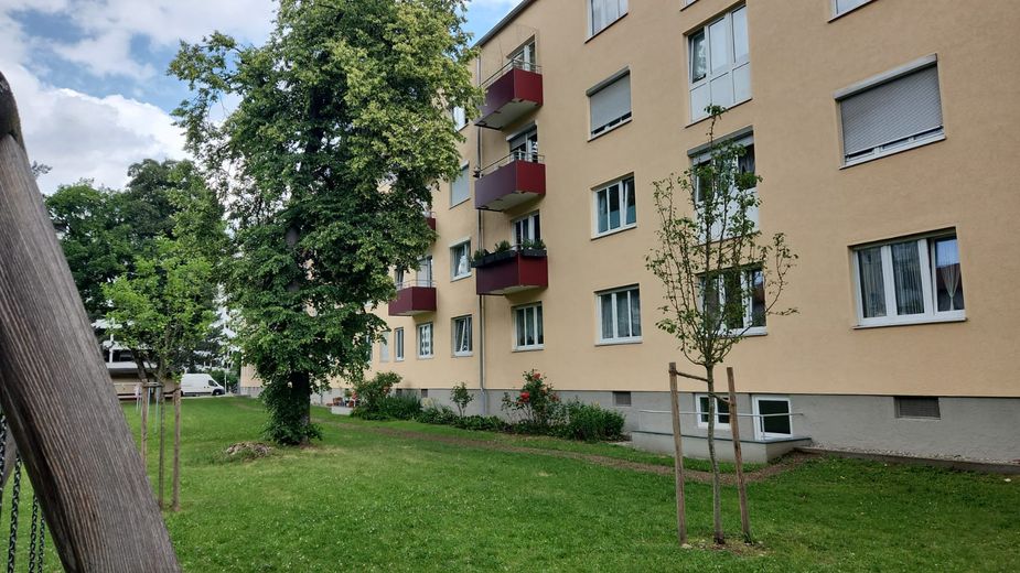 Möblierte Wohlfühloase in Augsburg-Göggingen – Perfekt als Ferienwohnung – Garten Ansicht