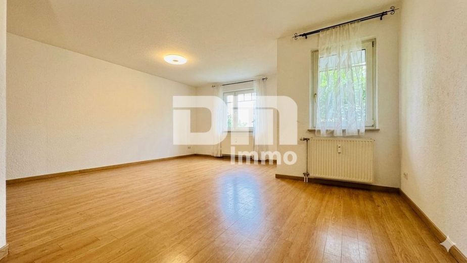 Großzügige altengerechte EG 4-Zimmer Wohnung mit großer Terrasse und Stellplatz – Wohn / Esszimmer / Zugang Terrasse