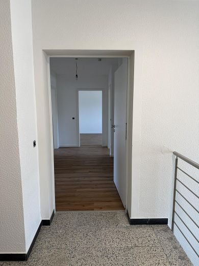 Köln Weiden’de kullanışlı yerleşim planına sahip modern 3 odalı daire – Fotoğraf 17