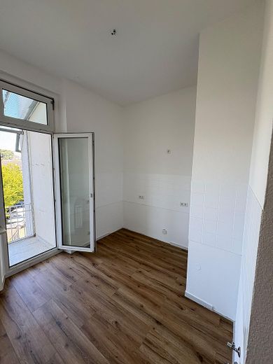 Frisch renovierte 2,5-Zimmer-Altbauwohnung mit Balkon in zentraler Lage von Solingen-Ohligs – Küche 
