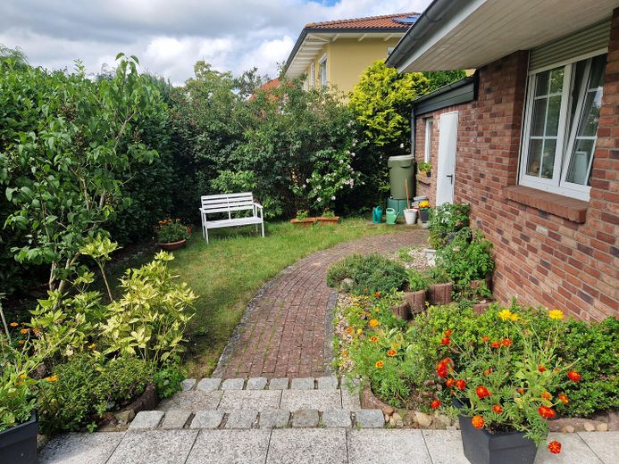 Wohntraum mit Finanzierungsplus: EFH mit separatem Wohnbereich in Lüneburg-Oedeme – Garten Rückseite