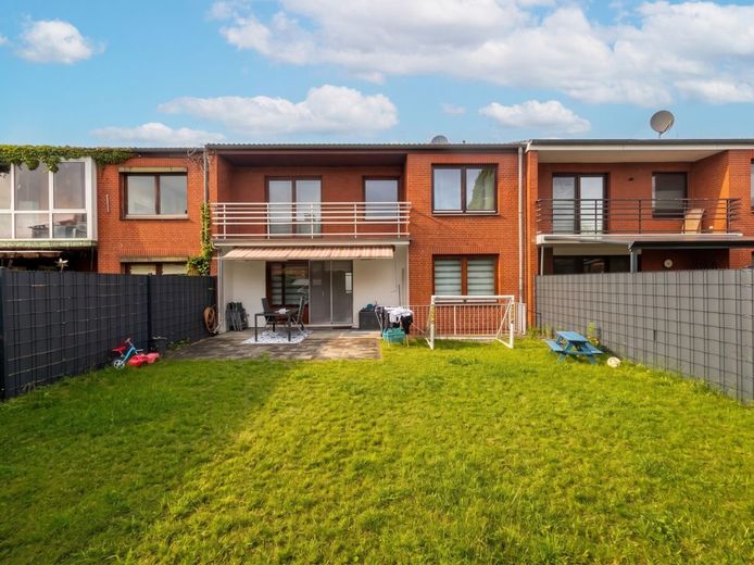 Gemütliches Reihenhaus mit Garten in Lentföhrden - Ein Familientraum in herausragendem Zustand – Gartenansicht