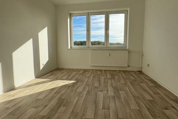 Odnowione mieszkanie 2-pokojowe dostępne od zaraz – wprowadź się i zgarnij bon o wartości 300,00 €!