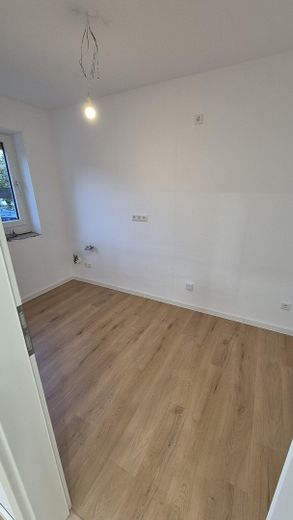 Modernes Wohnglück: Frisch sanierte 3-Zimmer-Wohnung mit Tageslichtbad & Multisplit-Klimatisierung – Küche