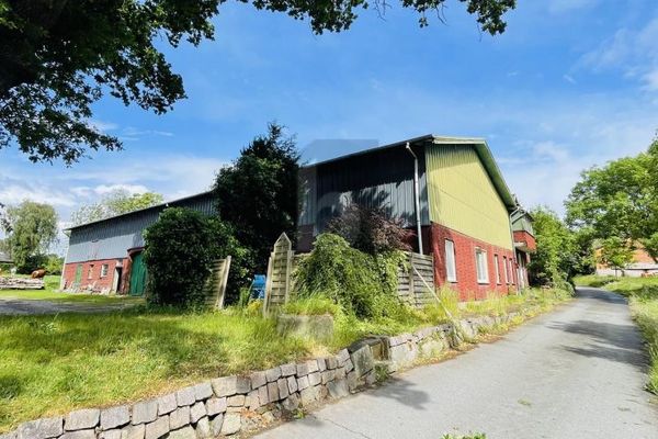 MEHRGENERATIONEN WOHNEN UND RESTHOF FÜRS FESTIVAL