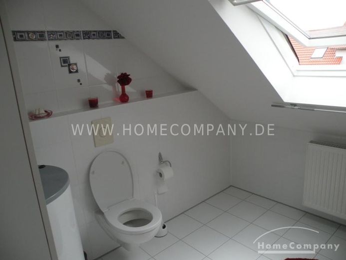 2 möblierte Zi. mit sep. Bad. Im 2. OG eines 1 Fam.-Hauses. – ffcb9774da67de68d7e17d58b776ea26e7d5e803.jpg