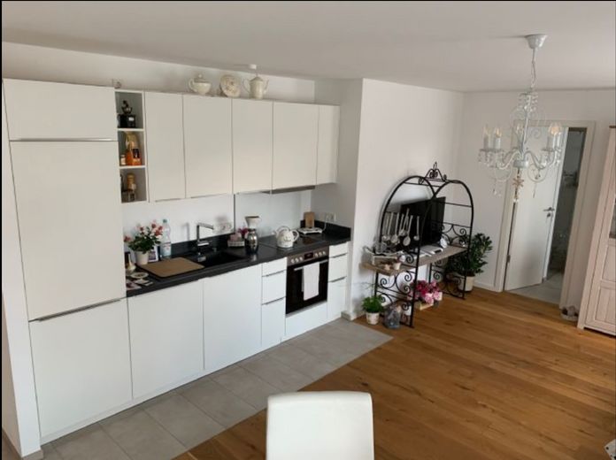 Hochwertige 2-Zimmer Wohnung von Privat in ruhiger 1A Lage – Wohnzimmer mit Küche