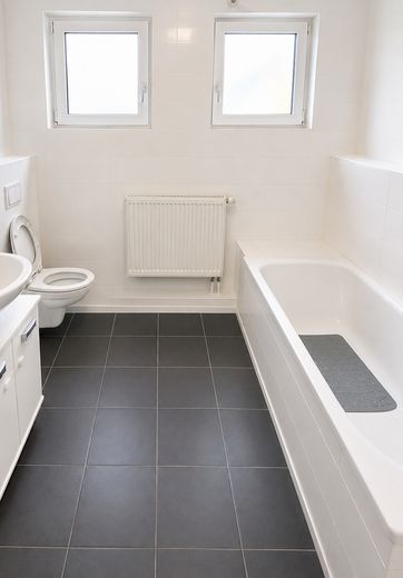 Bez prowizji: Nowoczesny środkowy dom szeregowy (rok budowy 2019) o powierzchni 163 m², z ogrodem, studiem i tarasem na dachu – WC im OG