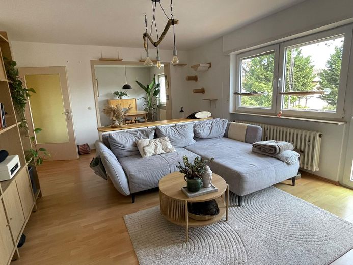 Modernes Zuhause mit Parkblick – 4-Zimmer-Wohnung mit großem Süd-Balkon & Garage – Wohnzimmer
