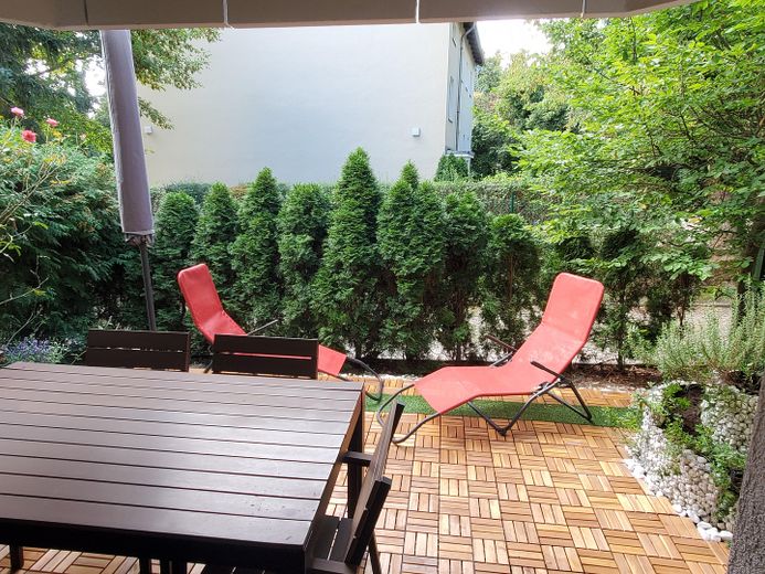 Apartamento amueblado con terraza soleada cerca del Havel, sin comisión – Sonnenterrasse