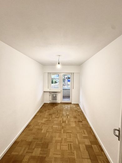 विशाल 4,5-कमरे का अपार्टमेंट | 92 m² | नई रसोई और स्नानघर | 2 बालकनी | गैराज – Kinderzimmer 1