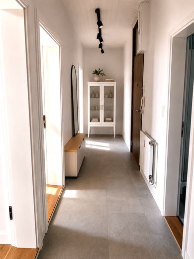HAVRO HOMES I Sahile yakın yaşayın I Kiel’de dönemsel kiralık şık tarihi bina dairesi – Flur