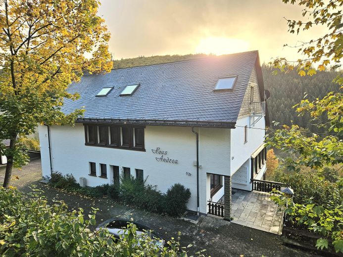 Vorderseite des Komplexes