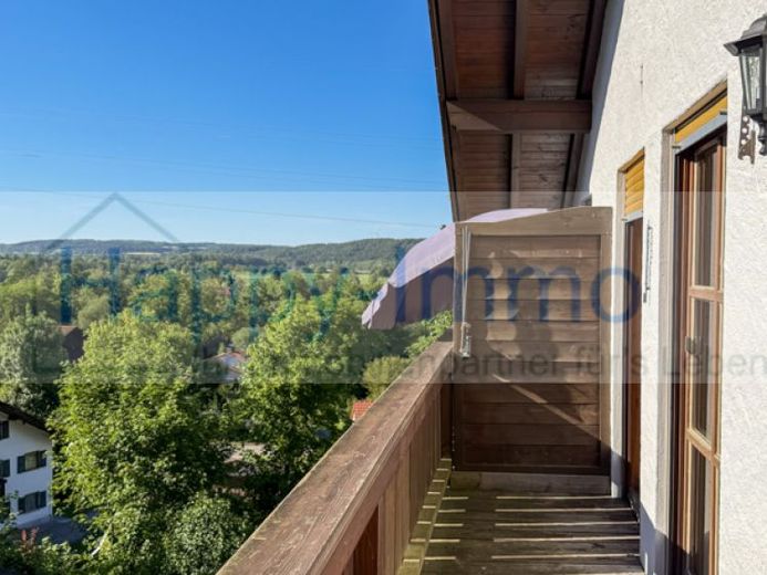bezugsfreie Dachgeschoßwohnung in Vagen / Garage / Kaminofen – Foto 1