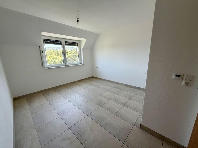 Wohnen mit Blick auf Burg Frankenstein -Erstbezug nach Renovierung- 2-Zimmer mit EBK & TG-Stellplatz – Schlafzimmer