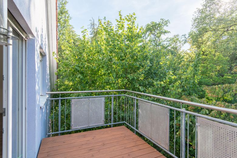 Großzügiges Familienhaus mit Garten in Dreieich Sprendlingen, Grenze Buchschlag – Balkon mit Blick ins Grüne