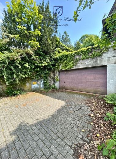 Einfamilienhaus mit ELW, tolles Grundstück mit Panoramablick über Saarbrücken – Doppelgarage