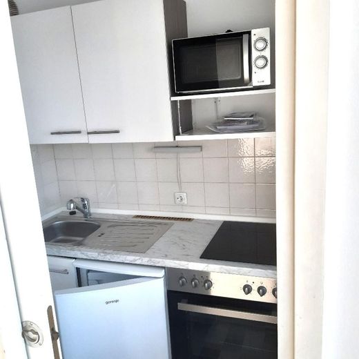 München-Solln - Apartment mit sonnigem Balkon, Wellnessbereich und Tierfgaragenstellplatz – Küche