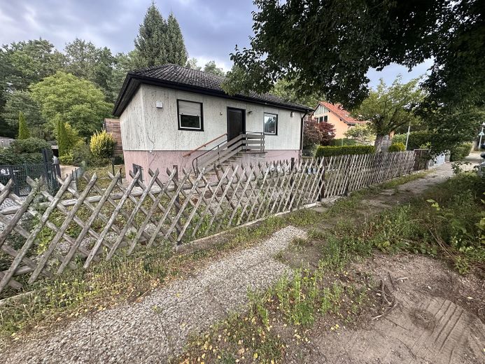 Hermsdorf: casa unifamiliare indipendente su terreno di 492 m² con potenziale di sviluppo – Foto 3